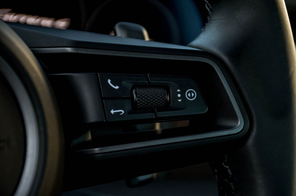 Porsche 992 Carrera 4