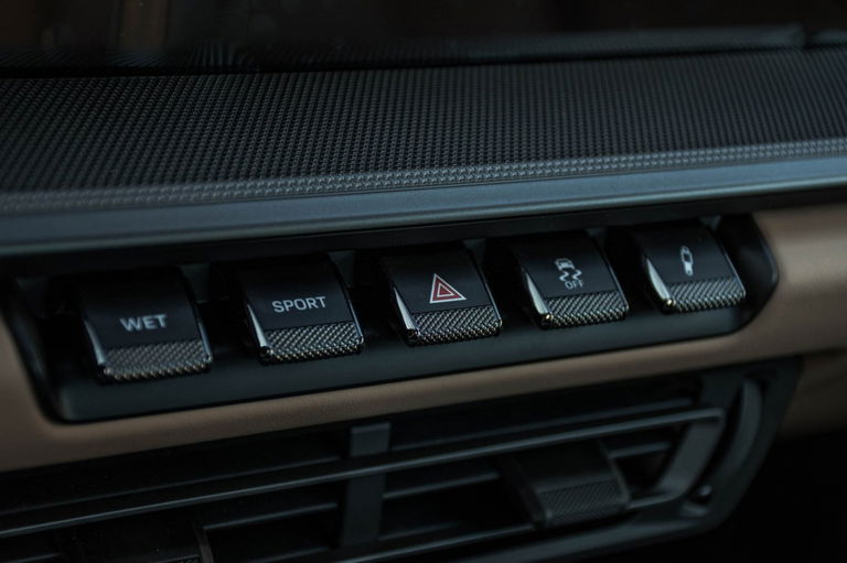 Porsche 992 Carrera 4