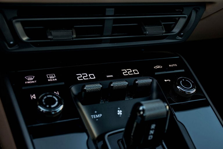 Porsche 992 Carrera 4