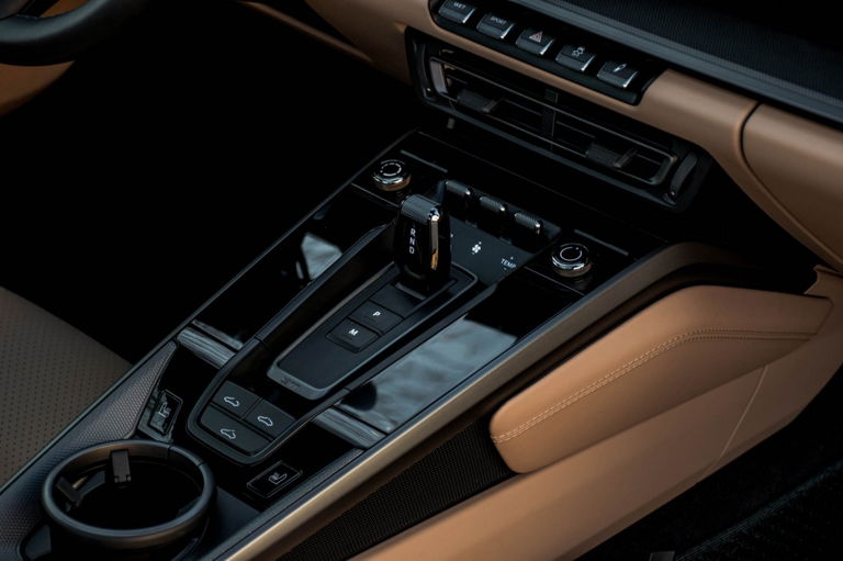 Porsche 992 Carrera 4