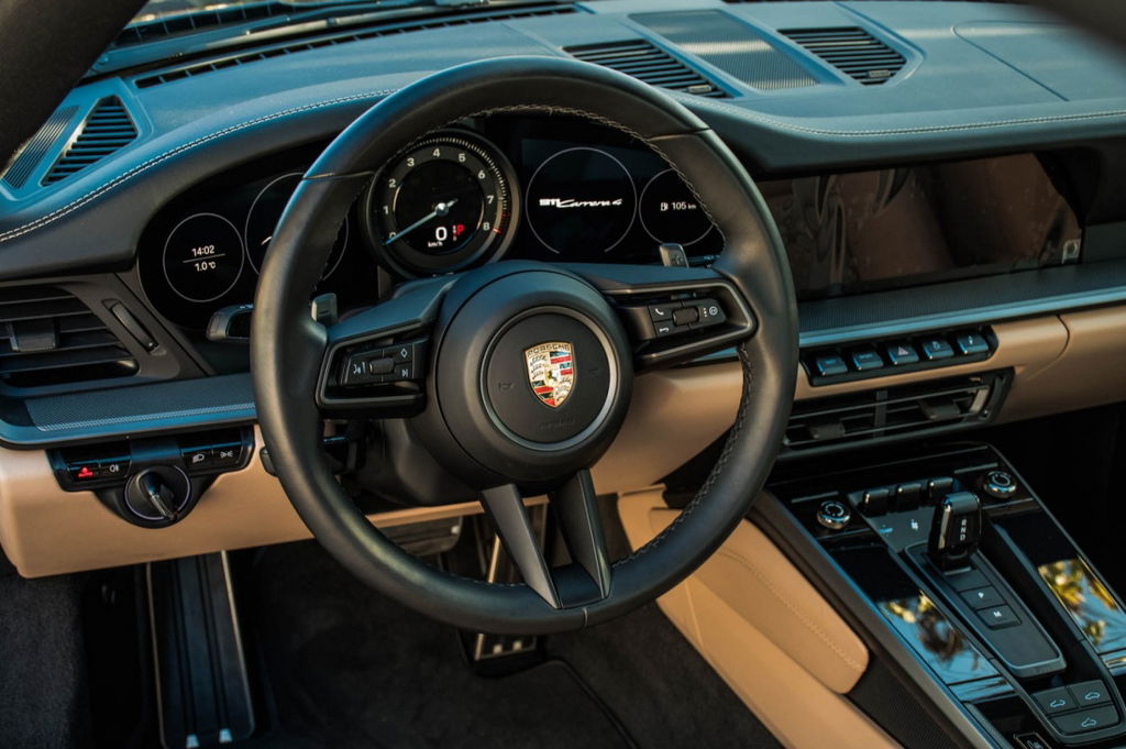 Porsche 992 Carrera 4