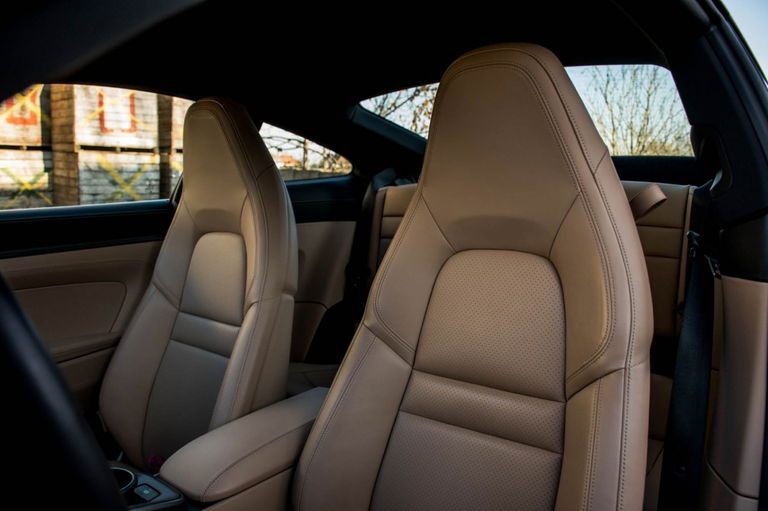 Porsche 992 Carrera 4