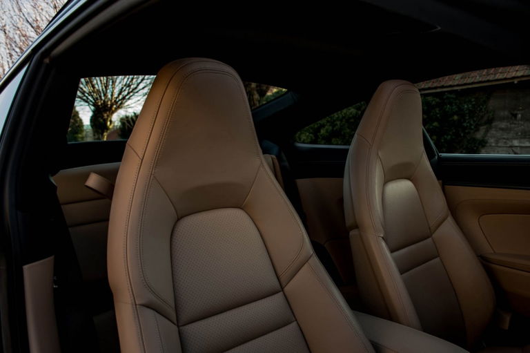 Porsche 992 Carrera 4