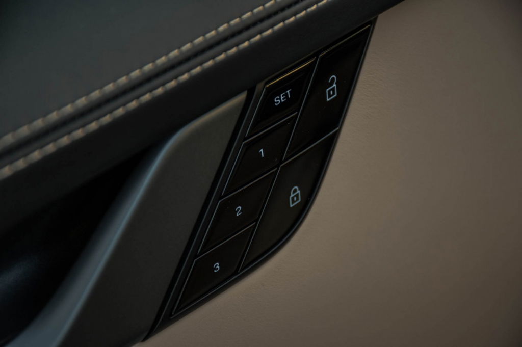 Porsche 992 Carrera 4