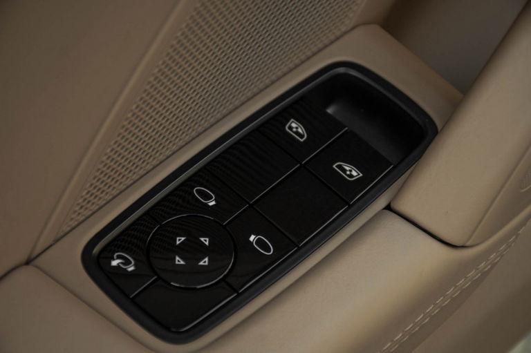 Porsche 992 Carrera 4