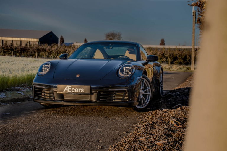 Porsche 992 Carrera 4