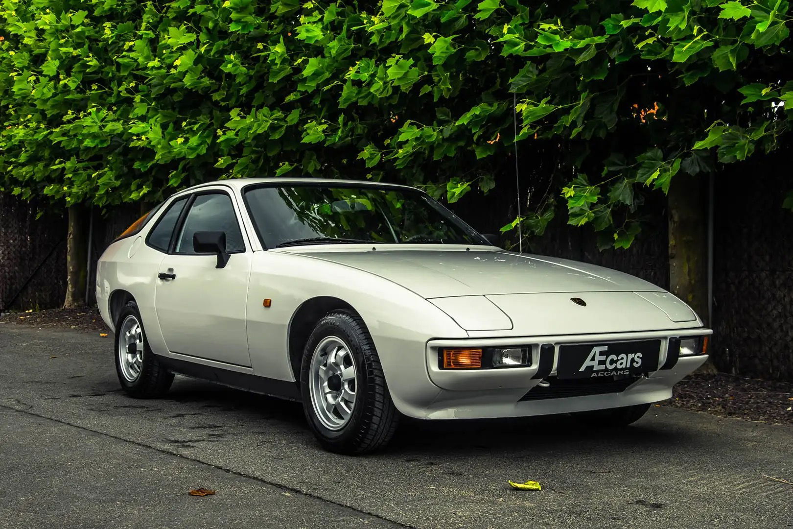 Porsche 924 1982 - elferspot.com - Marketplace for Porsche