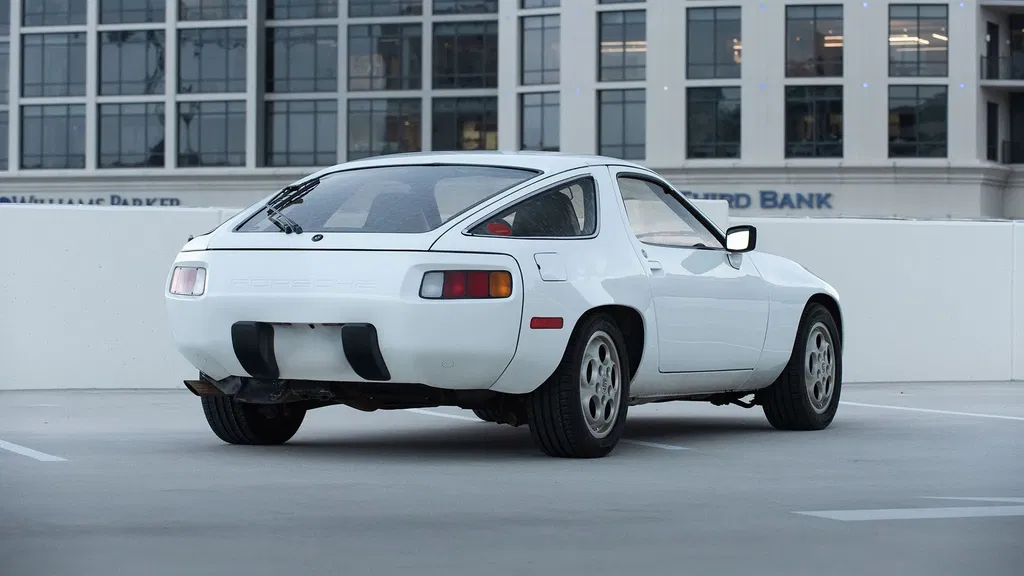 Porsche 928