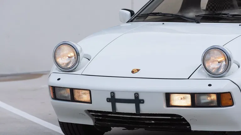 Porsche 928