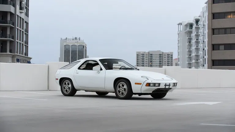 Porsche 928
