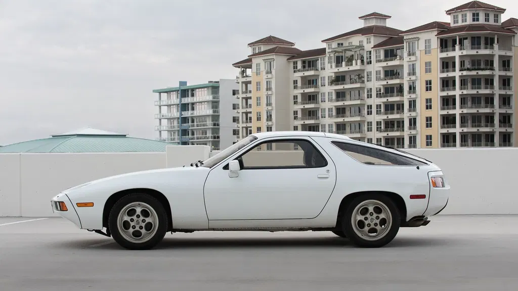 Porsche 928