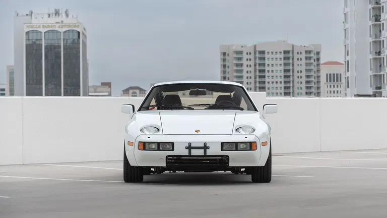 Porsche 928