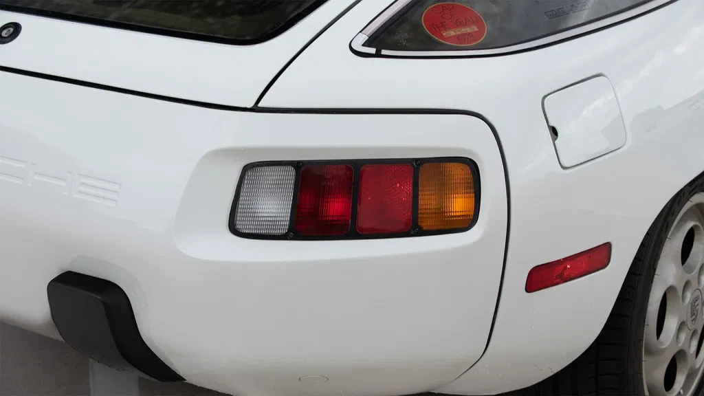 Porsche 928