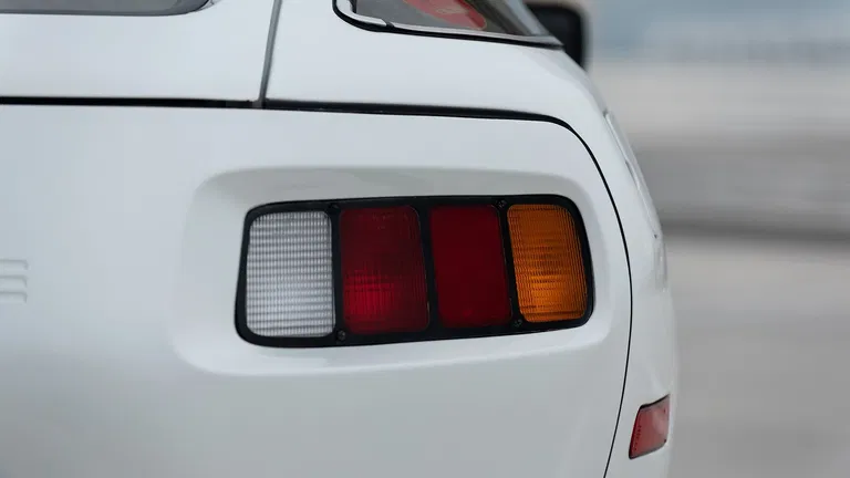 Porsche 928