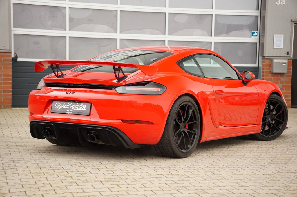 Porsche 718 Cayman GT4