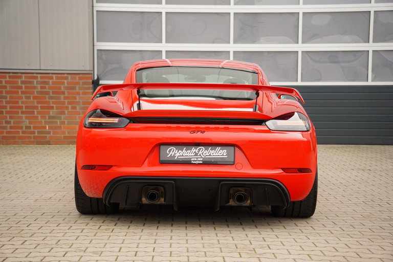 Porsche 718 Cayman GT4