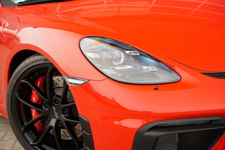 Porsche 718 Cayman GT4