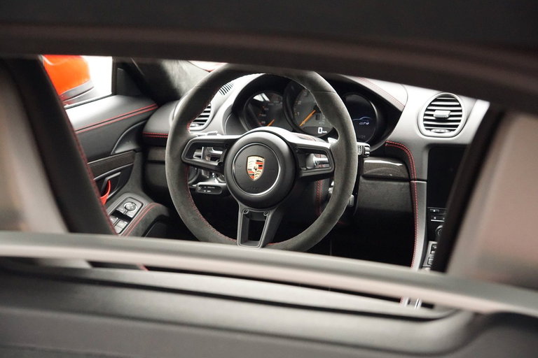 Porsche 718 Cayman GT4