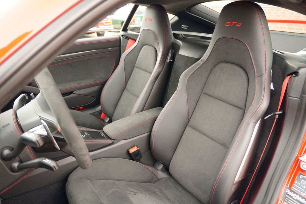 Porsche 718 Cayman GT4