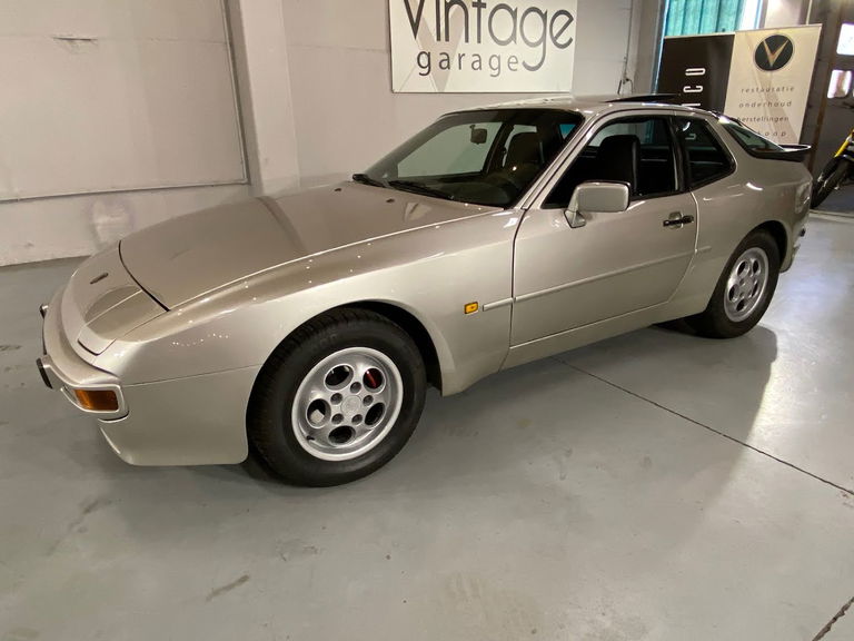 Porsche 944 Coupé