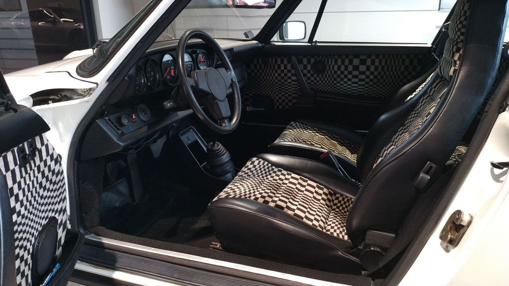 Porsche 911 Carrera 3.2