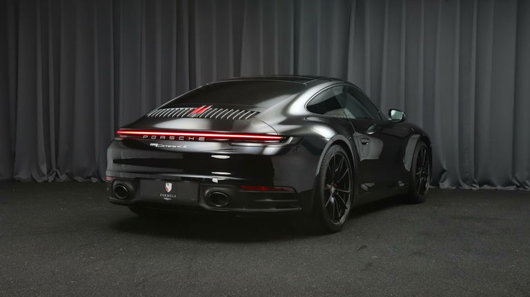Porsche 992 Carrera 4S