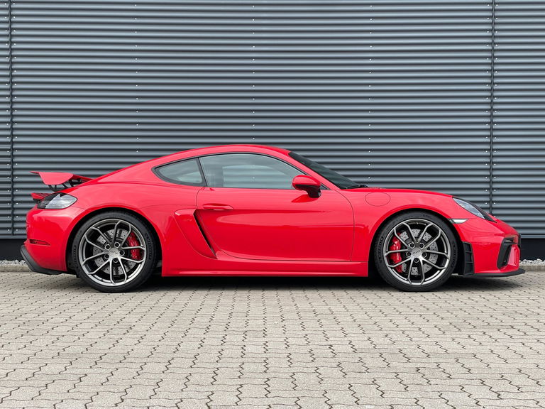 Porsche 718 Cayman GT4