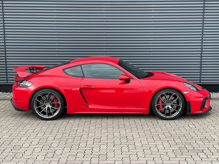 Porsche 718 Cayman GT4