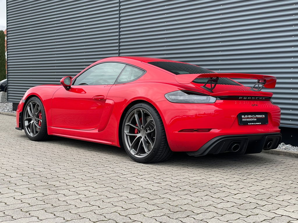 Porsche 718 Cayman GT4