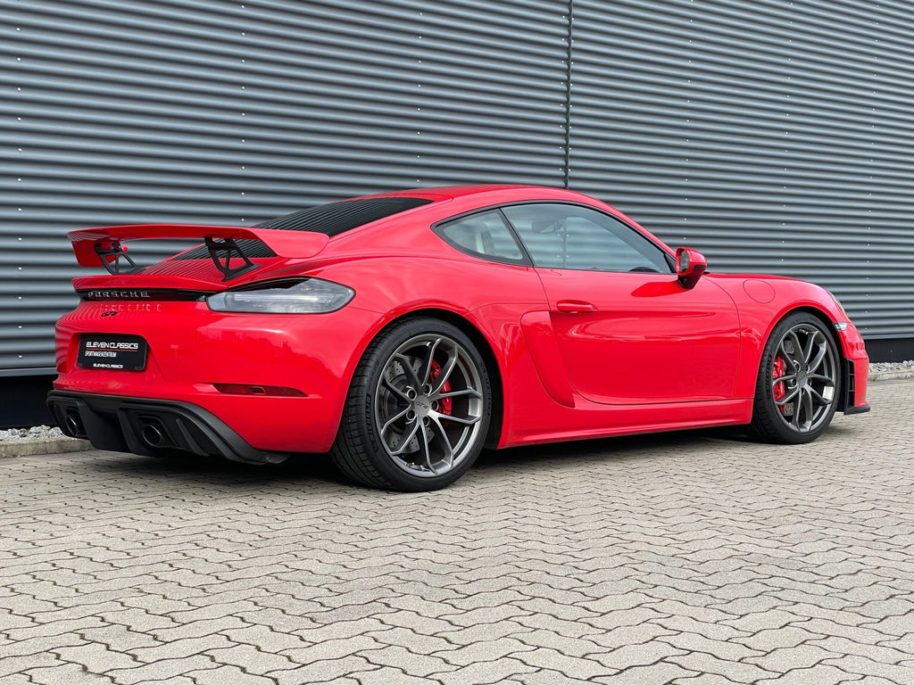 Porsche 718 Cayman GT4