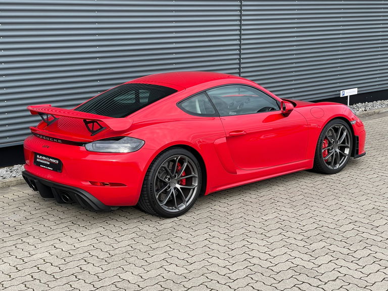 Porsche 718 Cayman GT4