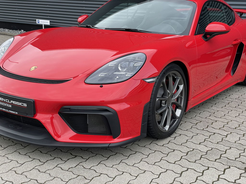Porsche 718 Cayman GT4