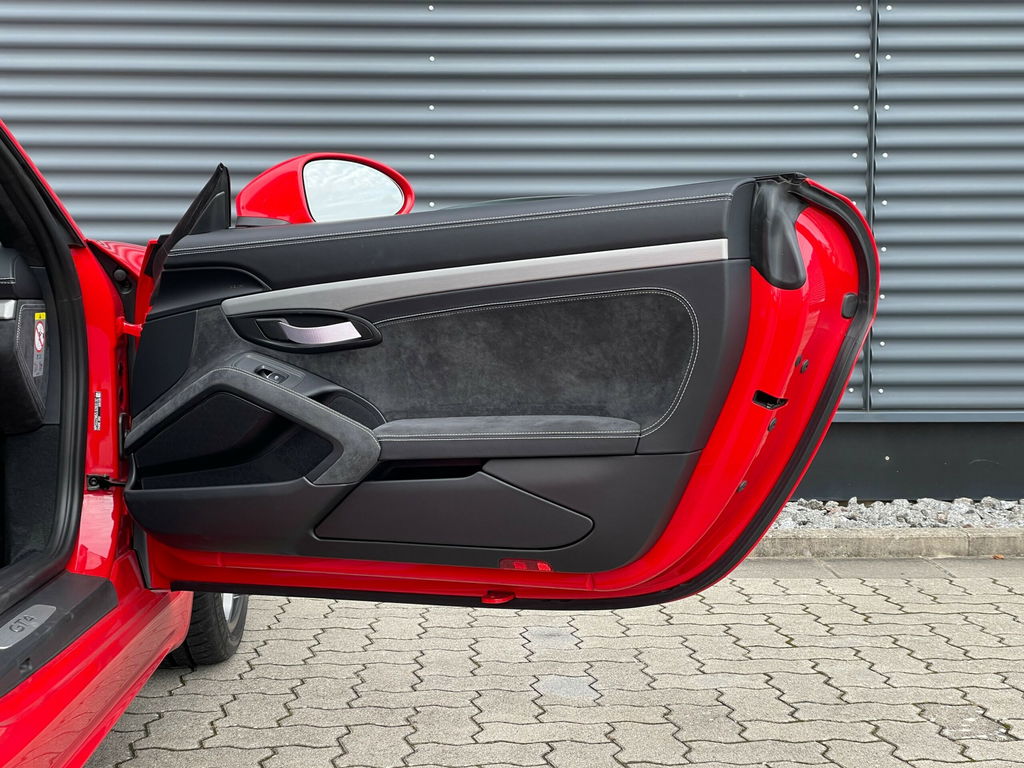 Porsche 718 Cayman GT4