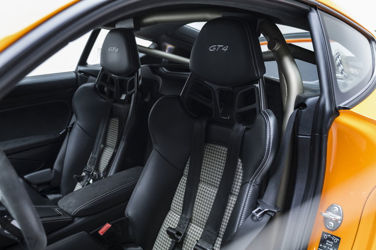 Porsche 718 Cayman GT4