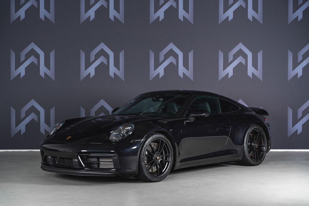 Porsche 992 Carrera 4 GTS