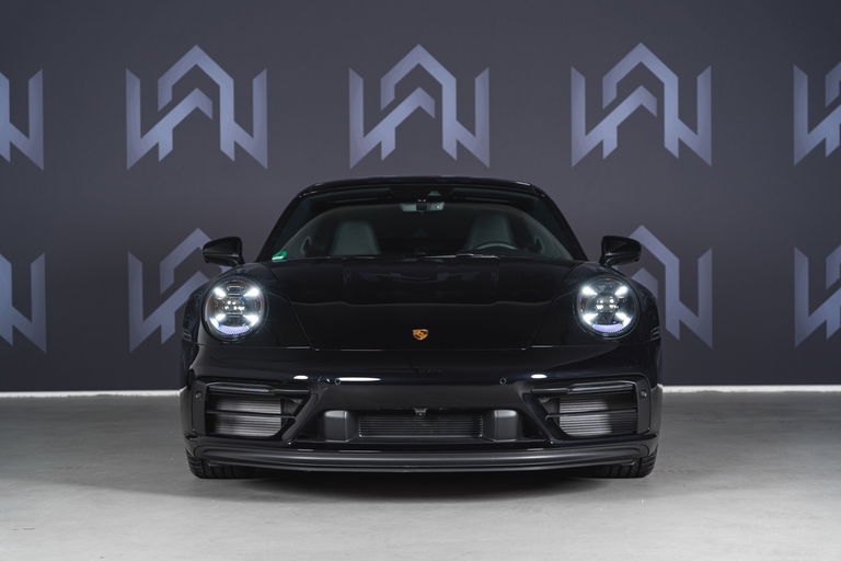 Porsche 992 Carrera 4 GTS