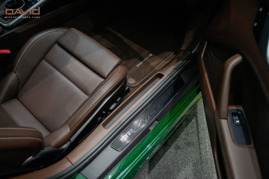 Porsche 992 Carrera 4 GTS