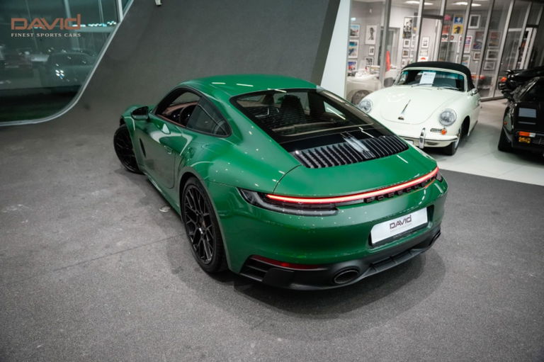 Porsche 992 Carrera 4 GTS