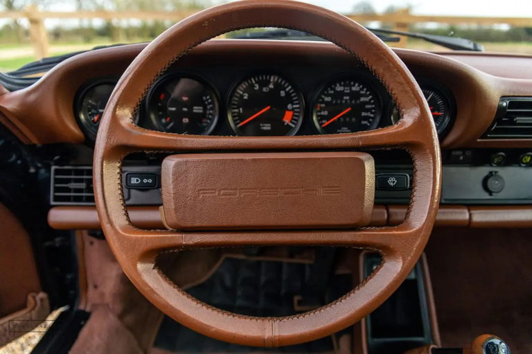 Porsche 911 Carrera 3.2