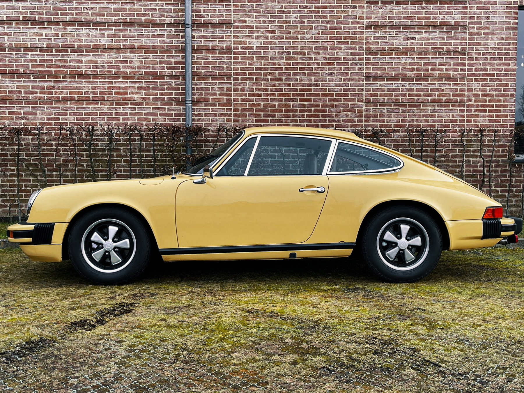 Porsche 911 (G-Modell) 1974 - elferspot.com - Marketplace for
