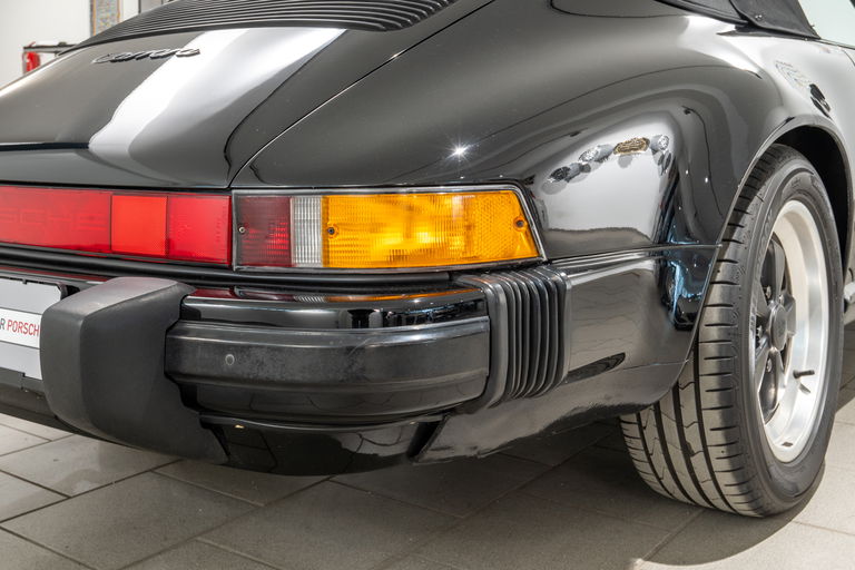 Porsche 911 Carrera 3.2 (US)