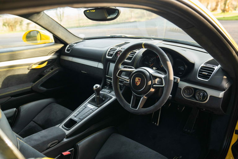 Porsche 981 Cayman GT4