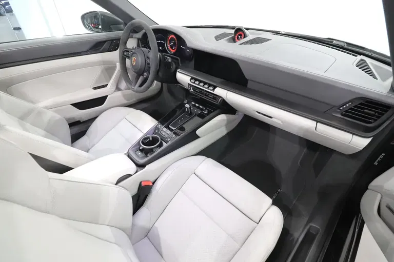 Porsche 992 Carrera GTS