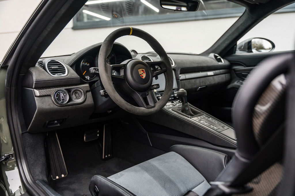 Porsche 718 Cayman GT4 RS