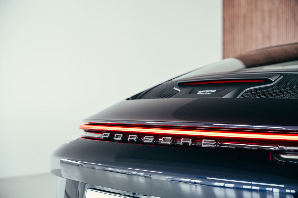 Porsche 992 GT3 Touring