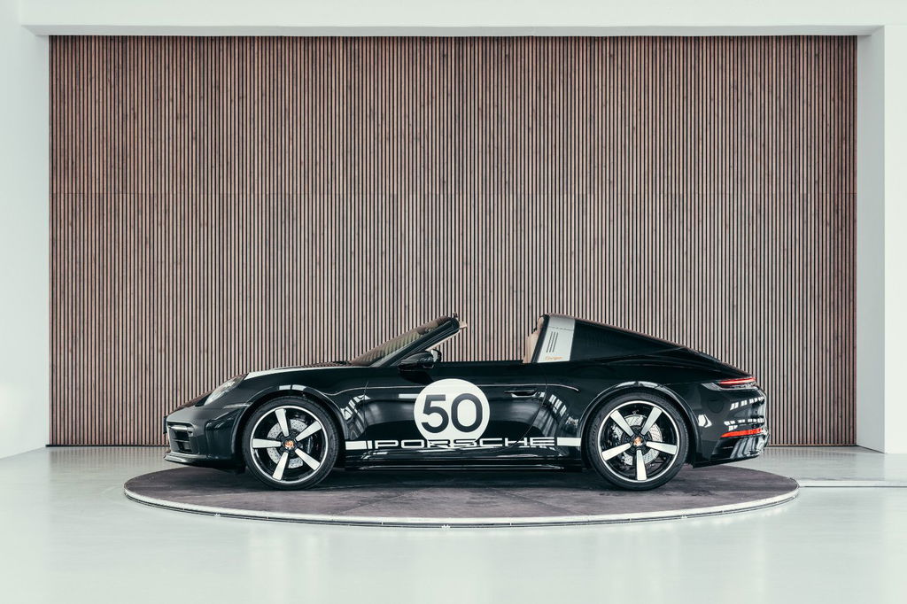 Porsche 992 Heritage Design Edition