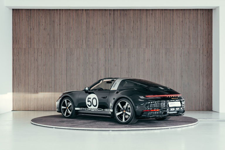 Porsche 992 Heritage Design Edition