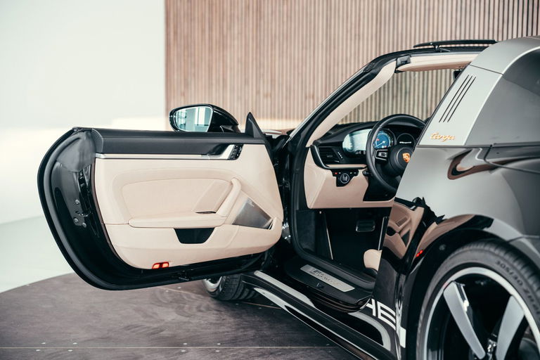 Porsche 992 Heritage Design Edition