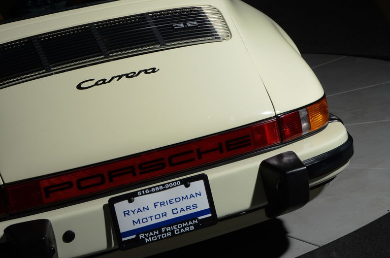 Porsche 911 Carrera 3.2 (US)