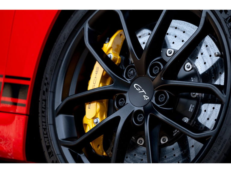 Porsche 718 Cayman GT4